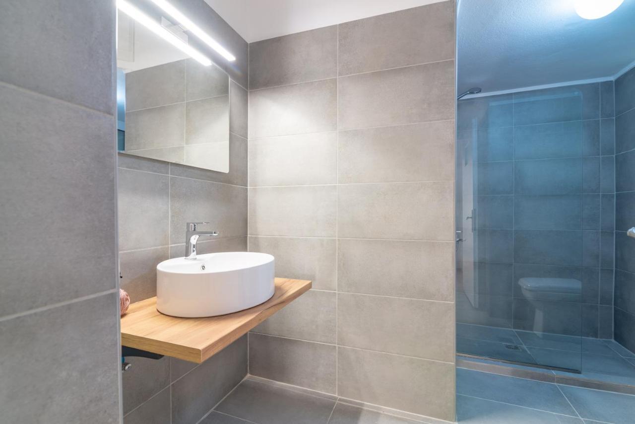 Modern Renovated Apt Next To The Beachfront Ираклион Экстерьер фото