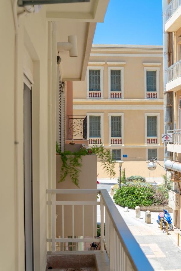 Modern Renovated Apt Next To The Beachfront Ираклион Экстерьер фото