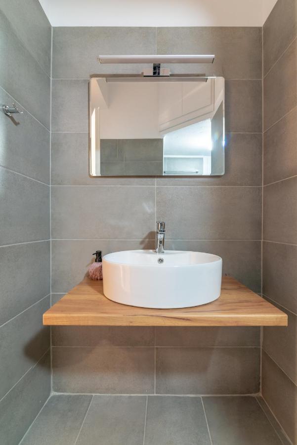 Modern Renovated Apt Next To The Beachfront Ираклион Экстерьер фото
